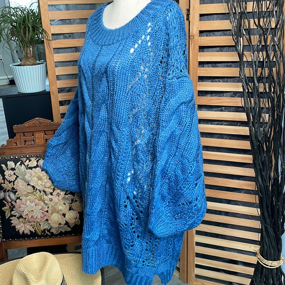 Oversized bubble-sleeved sweater